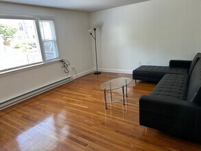 6 Gloucester St in Arlington, MA - Foto de edificio - Building Photo