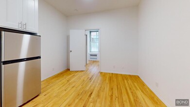 24 King St in New York, NY - Building Photo - Building Photo