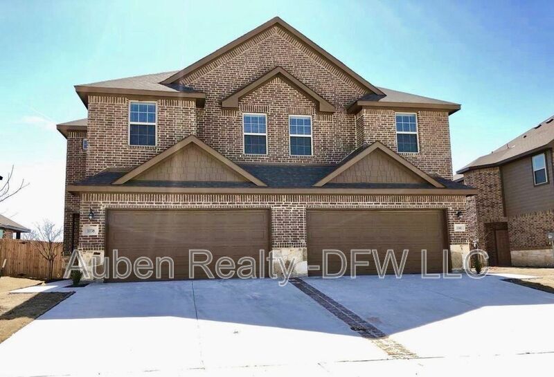 1038 Sierra Vista Ct in Midlothian, TX - Building Photo