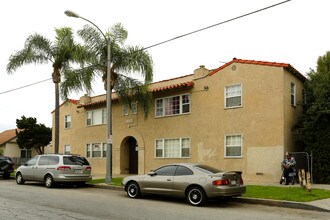 1527 Junipero Ave in Long Beach, CA - Foto de edificio - Building Photo
