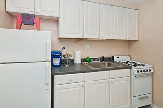 1581 1st Ave in New York, NY - Building Photo - Building Photo
