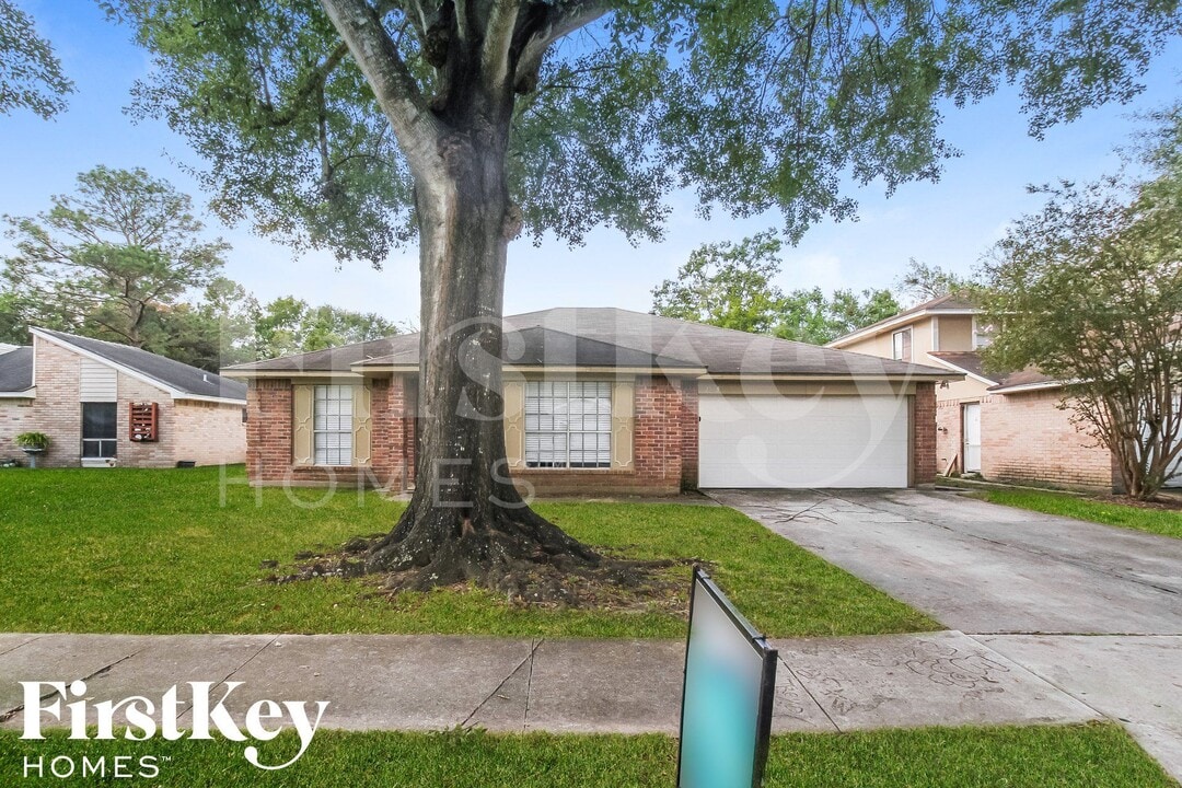 24119 Lone Elm Dr in Spring, TX - Foto de edificio