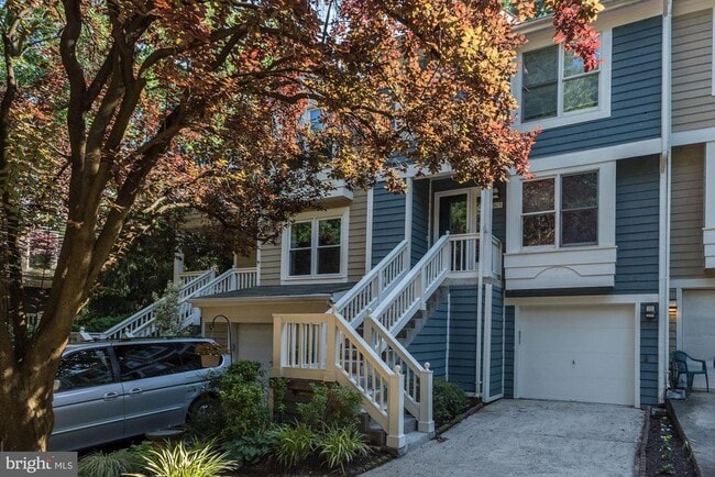 1605 Oak Spring Way in Reston, VA - Building Photo - Building Photo