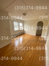 211 Russell Ave, Unit second floor in Liverpool, NY - Building Photo - Building Photo