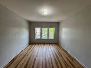 3801 W Thomas St, Unit 1 in Chicago, IL - Foto de edificio - Building Photo