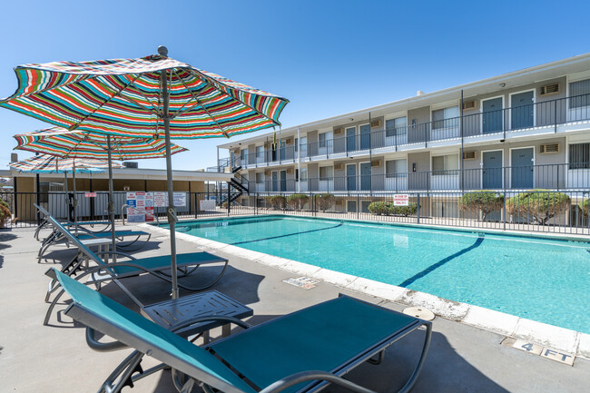 Trio Apartments in El Paso, TX - Foto de edificio - Building Photo