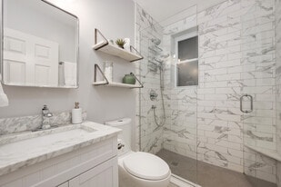 3805 N Ravenswood Ave, Unit 1 in Chicago, IL - Building Photo