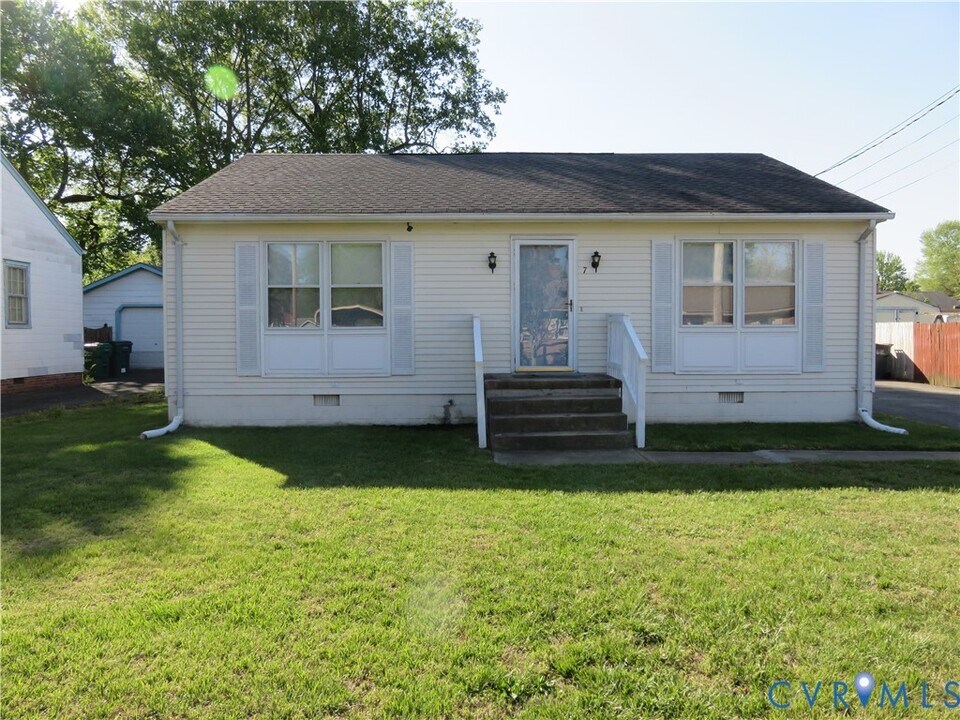 7 S Daisy Ave in Highland Springs, VA - Foto de edificio