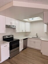 1400 Peckham St in Fullerton, CA - Building Photo - Building Photo