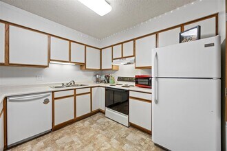 2432 Rushmore Dr in Iowa City, IA - Building Photo - Building Photo