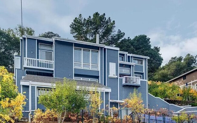 property at 165 Tiptoe Ln