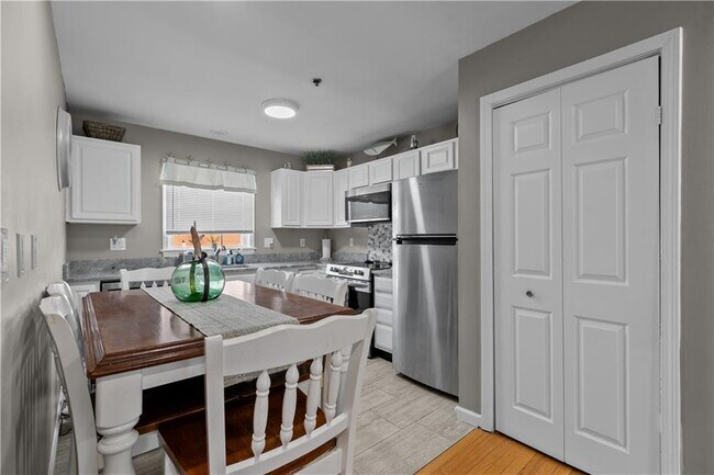 231 Maple Ave in Newport, RI - Building Photo - Building Photo