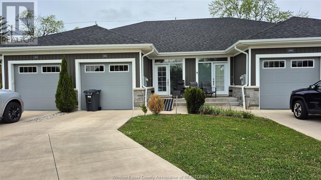 1904 Ethan Ct in Windsor, ON - Building Photo