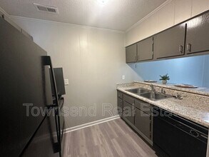 5853 Century Oaks Dr in Fayetteville, NC - Building Photo - Building Photo