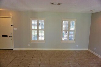 9538 Meadowglen Ln in Houston, TX - Building Photo - Building Photo