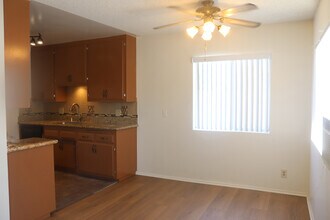 2740 E De Soto St, Unit 3 in Long Beach, CA - Building Photo - Building Photo