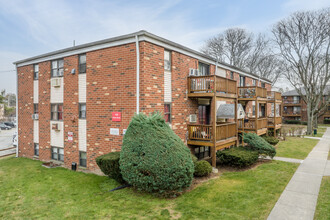 Park Towers Cooperative in Spring Valley, NY - Building Photo - Building Photo