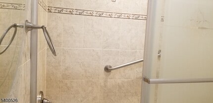 374 E Midland Ave in Paramus, NJ - Building Photo - Building Photo