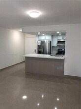 8883 Fontainebleau Blvd, Unit 101-A in Miami, FL - Foto de edificio - Building Photo