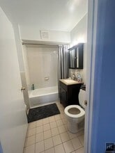 74 STREET, Unit 1 in Queens, NY - Foto de edificio - Building Photo