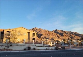 2110 Los Feliz, Unit 2084 in Las Vegas, NV - Building Photo - Building Photo
