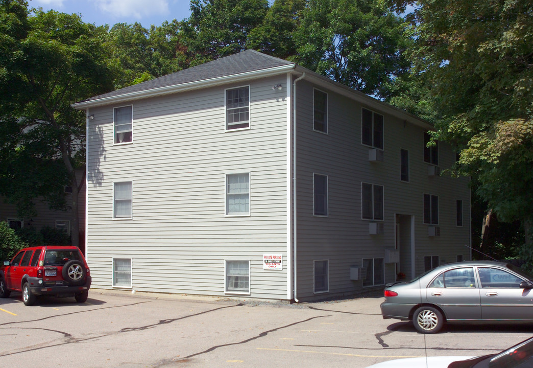 18 Park St in Mansfield, MA - Foto de edificio