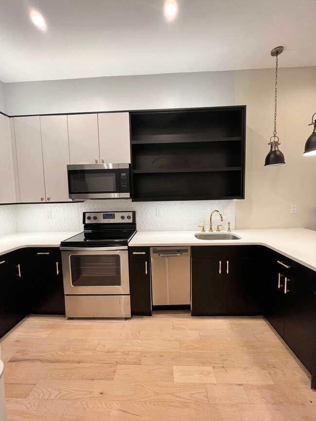 609 Communipaw Ave, Unit 3R