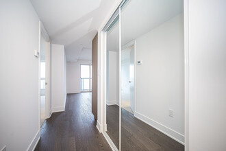955 Bay St. in Toronto, ON - Building Photo - Building Photo