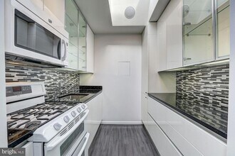 2711 Ordway St NW in Washington, DC - Foto de edificio - Building Photo