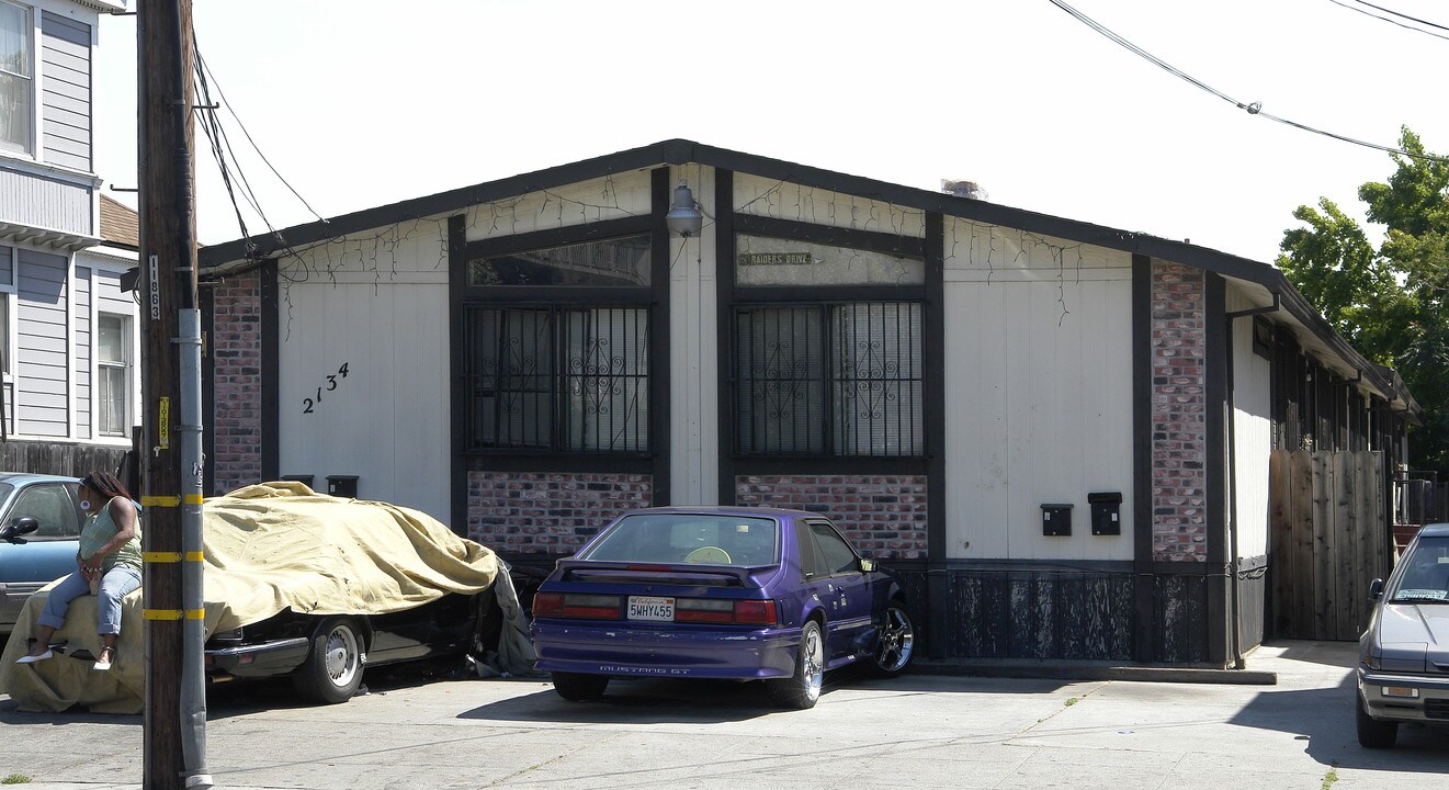 2134 Fruitvale Ave in Oakland, CA - Foto de edificio