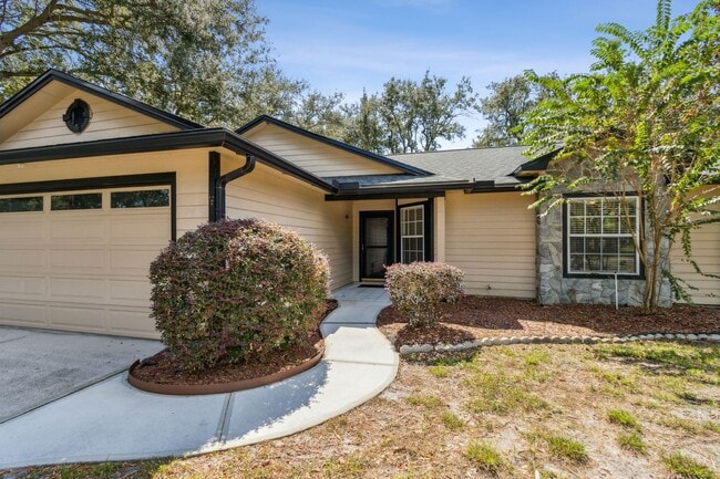 2102 Inverness Rd in Fernandina Beach, FL - Building Photo - Building Photo