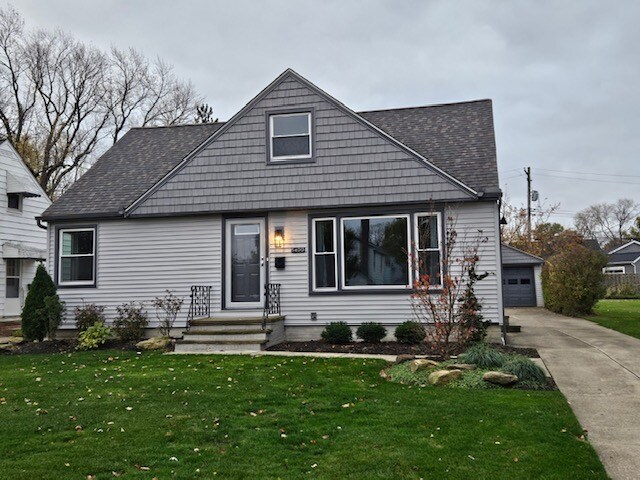 5400 Beacon Ave in Lyndhurst, OH - Building Photo
