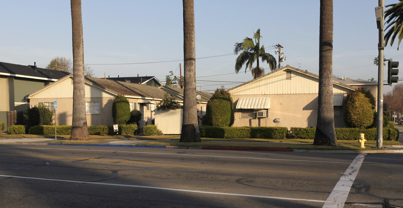 441-445 E Commonwealth Ave in Fullerton, CA - Building Photo