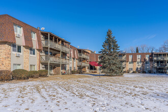 Regency Condominiums in Burnsville, MN - Building Photo - Primary Photo