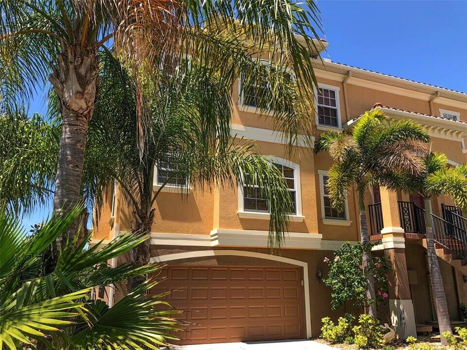 6517 Channelside Dr in New Port Richey, FL - Building Photo