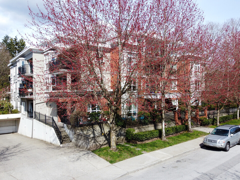 St James Gate in Port Coquitlam, BC - Building Photo