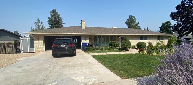 property at 3709 E Viewcrest Cir