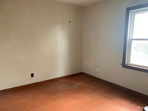 347 Lawton St in Fall River, MA - Building Photo - Building Photo