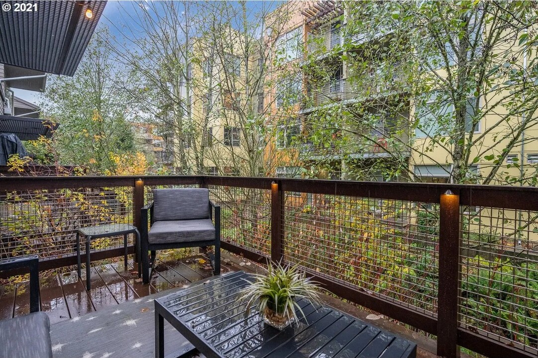 3118 SW Dolph Ct, Unit Dolph Court Townhome 1 in Portland, OR - Building Photo