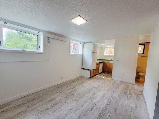 property at 423 W 9th St