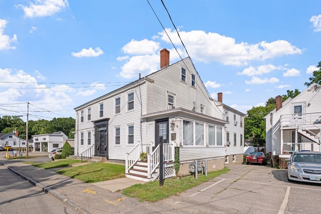 21 Portsmouth Ave in Exeter, NH - Building Photo