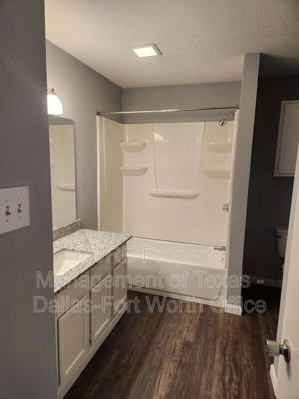 806 Castleglen Dr in Garland, TX - Building Photo - Building Photo