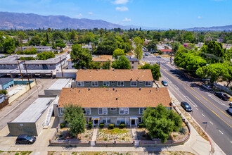 10617 Oxnard St in North Hollywood, CA - Building Photo - Building Photo