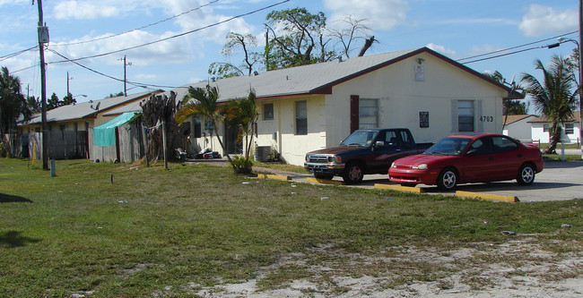 Oak Leaf Park in Lake Worth, FL - Foto de edificio - Building Photo