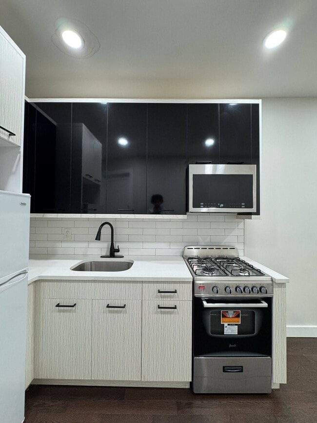60 Jordan Ave, Unit 1R in Jersey City, NJ - Foto de edificio - Building Photo