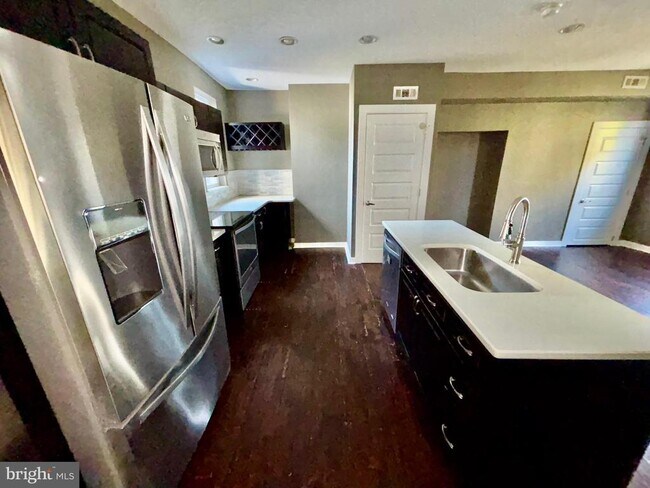 1865 Frankford Ave in Philadelphia, PA - Building Photo - Building Photo