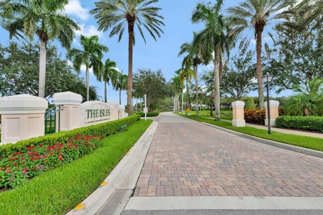 813 Niemen Dr in Palm Beach Gardens, FL - Building Photo - Building Photo