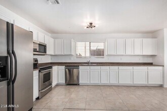 11836 W Rosewood Dr in El Mirage, AZ - Foto de edificio - Building Photo