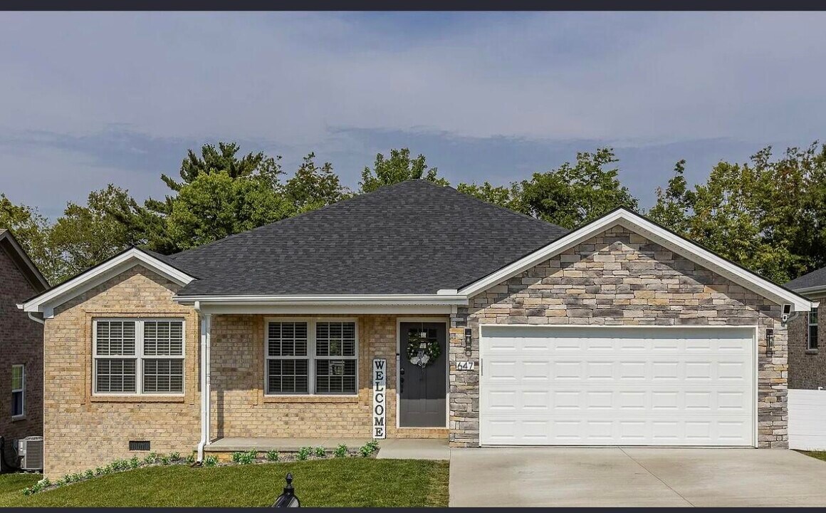 647 Four Winds Dr in Richmond, KY - Building Photo