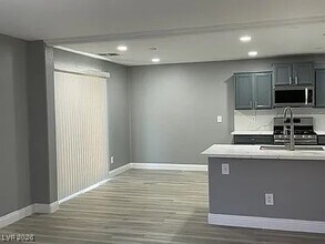 8928 W Marmo Ave in Las Vegas, NV - Building Photo - Building Photo